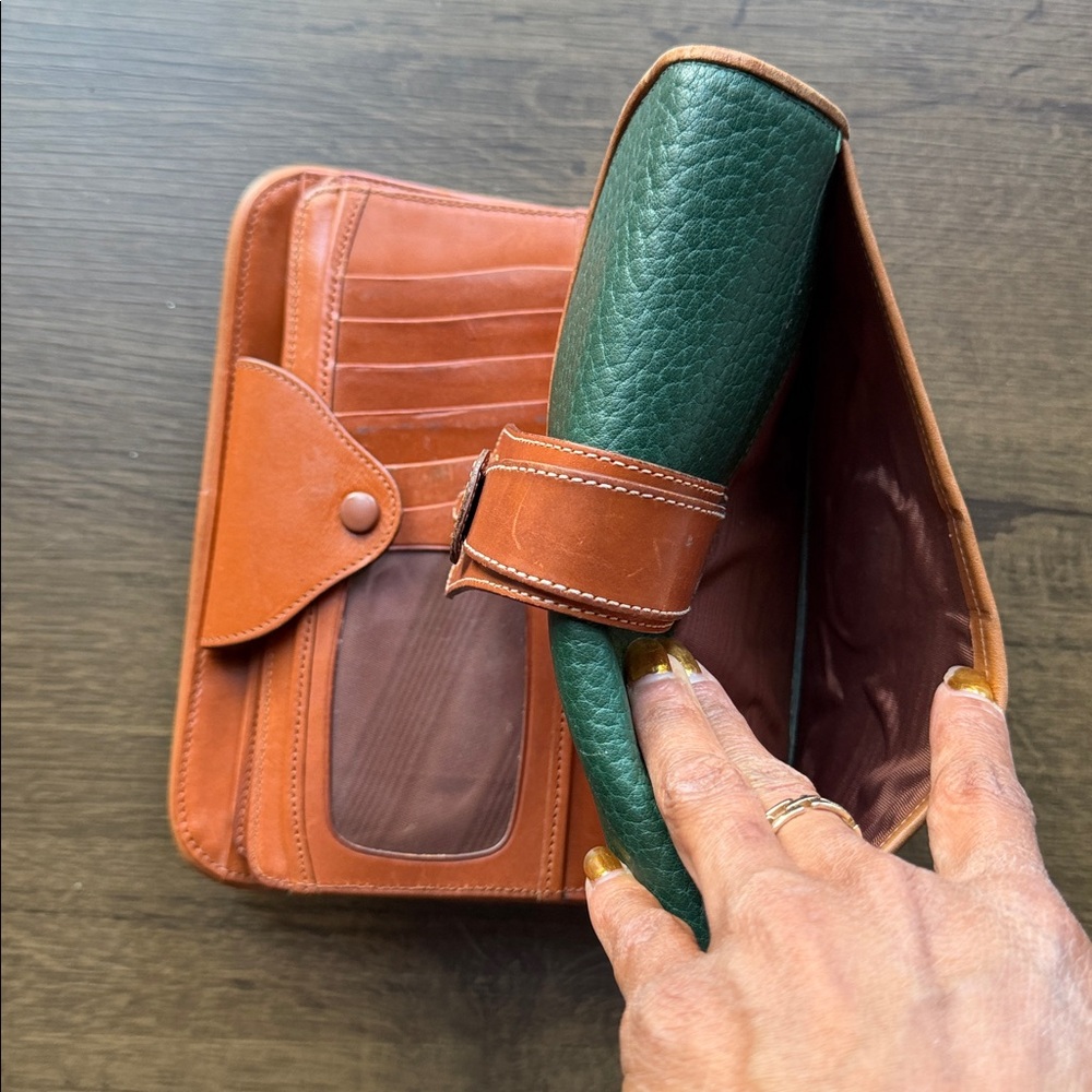1983 Dooney & Bourke Vintage Green Pebbled Leather Organizer Wallet - Picture 10 of 10